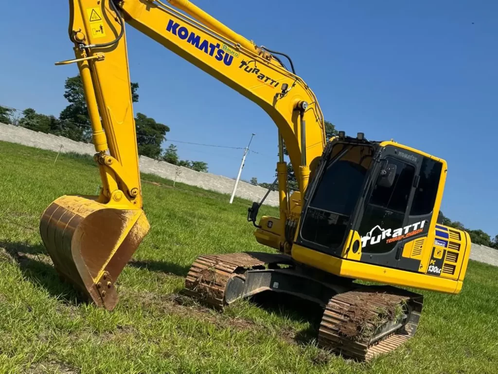 Escavadeira Hidráulica PC130 14t - Turatti Terraplenagem Jundiaí e Região