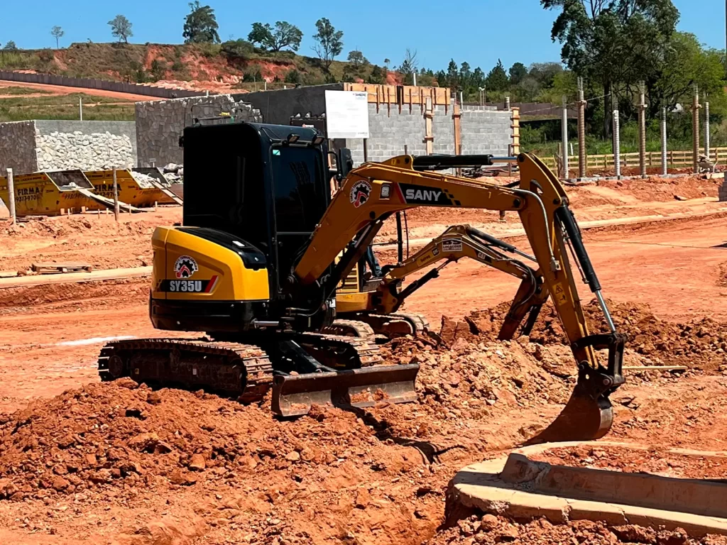 Mini Escavadeira 3,5t com variedade de concha - Turatti Terraplenagem Jundiaí e Região