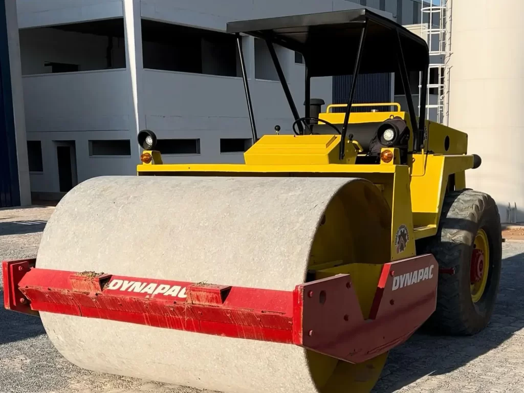 Rolo Compactador liso CA-25 - Turatti Terraplenagem Jundiaí e Região
